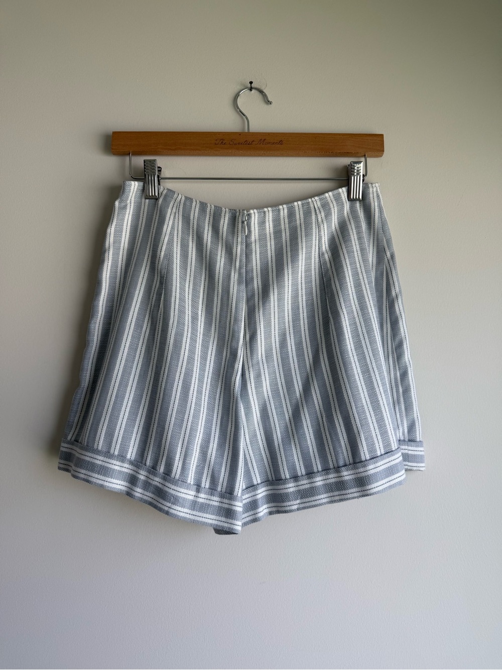 Club Monaco Ditmas High Rise Lace Up Striped Shorts Size 4 - Picture 3 of 9